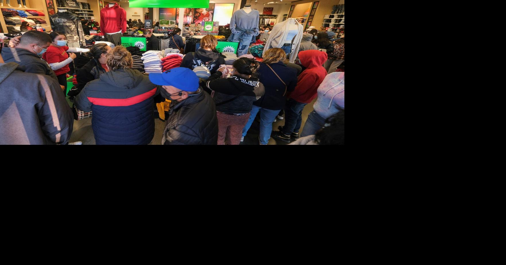 Report Us Holiday Sales Growth Likely To Slow As Inflation Hits Shoppers