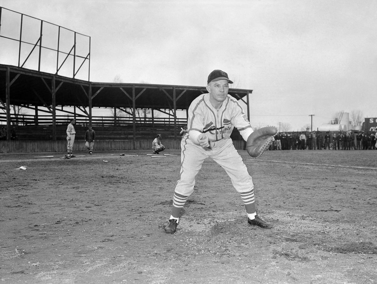 Stan Musial, of the St. Louis Cardinal, during spring training in St.  Petersburg, Florida, in March 1956. (AP Photo Stock Photo - Alamy