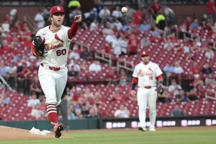 Cardinals kick off series against the Giants