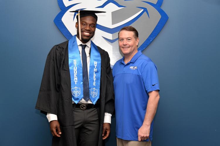 Billikens' Thatch obstacles, earns early degree