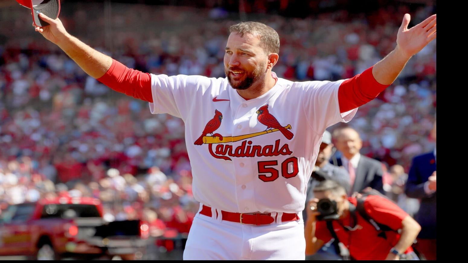 Adam Wainwright surprises teammates, sings opening day national anthem: Cardinals Extra