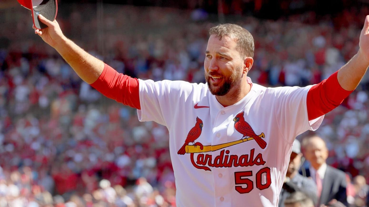 Adam Wainwright surprises teammates, sings opening day national anthem: Cardinals Extra