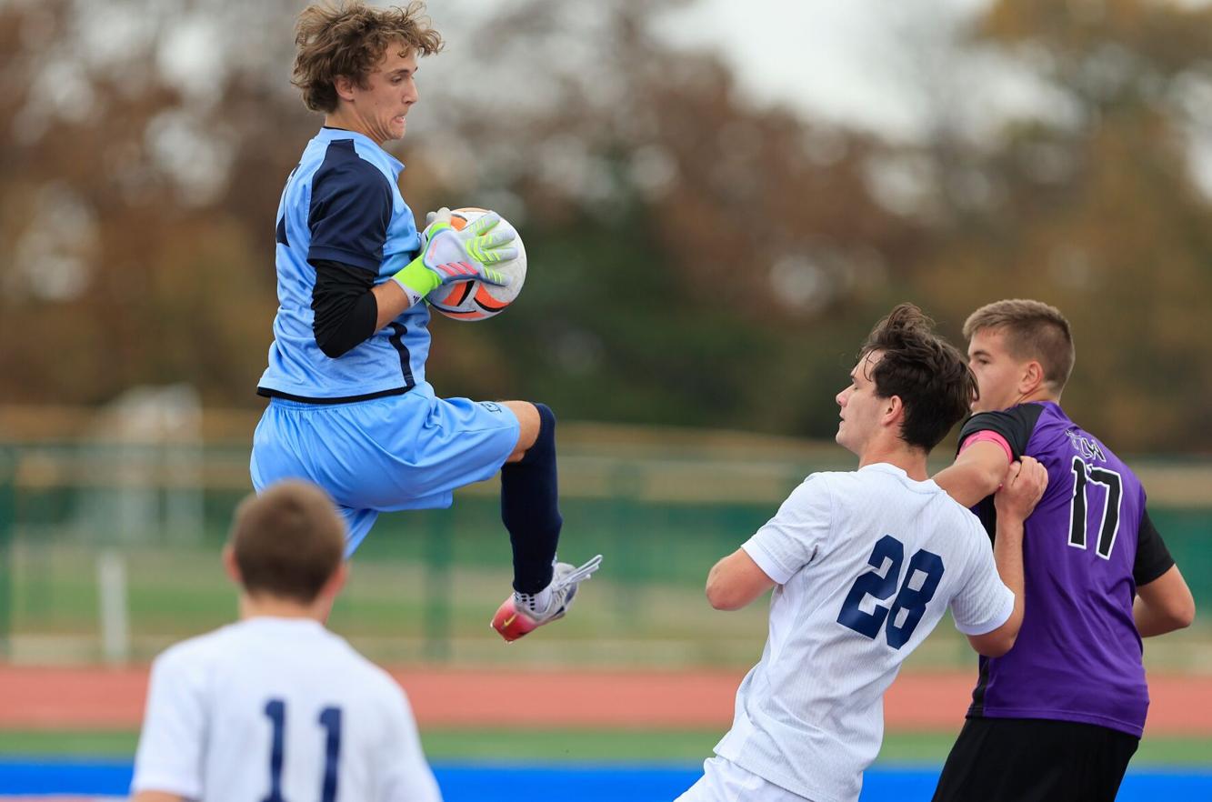 Fort Zumwalt West tops St. Dominic for first boys soccer district title ...