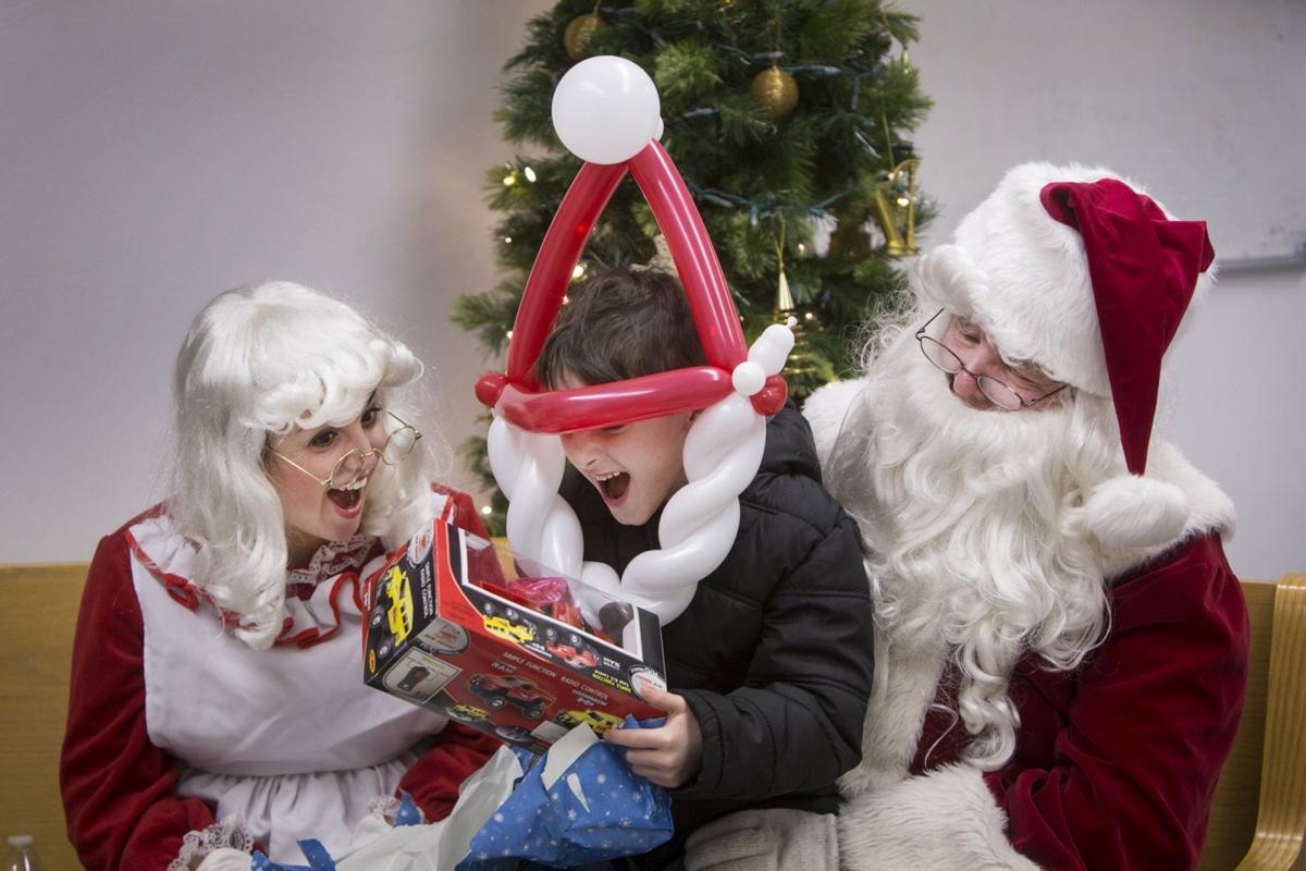 Bell Ringers Raise Money For The Hidden Poor Of St Charles County St Charles Stltoday Com