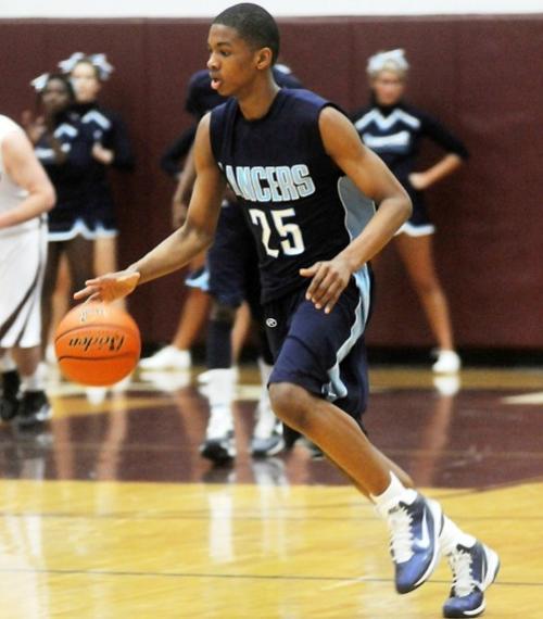 Belleville East Junior Hill Makes Basketball Commitment To