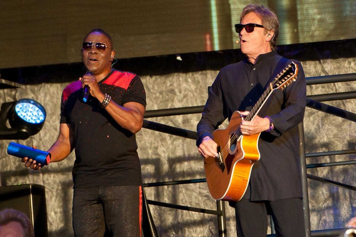 Chicago And Earth Wind Fire Make Winning Team At Hollywood Casino Amphitheatre Concert Reviews Stltoday Com She knows every song by chicago and earth wind and fire!!! st louis post dispatch