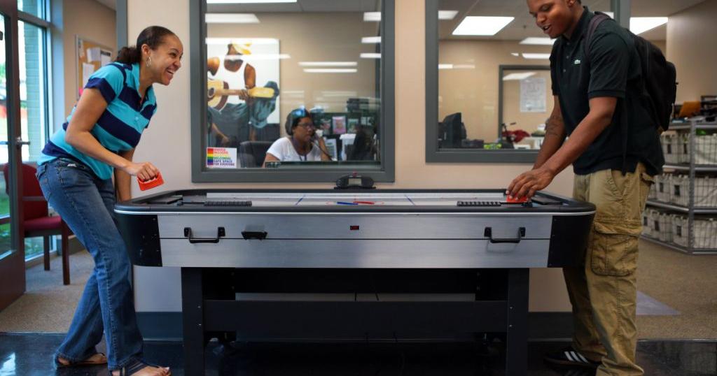 Drop-in center for homeless youth opens in north St. Louis County