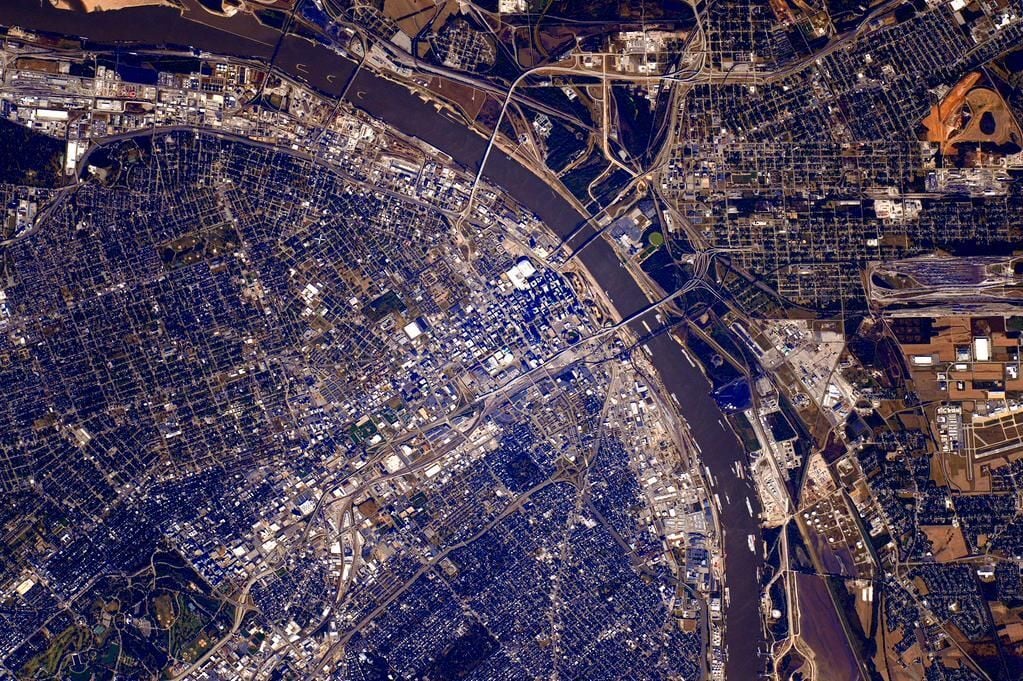 Astronaut posts St. Louis photo from space