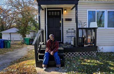 Raynard Nebbitt A Fixture On A Bridge Over I 44 For 20 Years Returns Home To Webster Groves Metro Stltoday Com