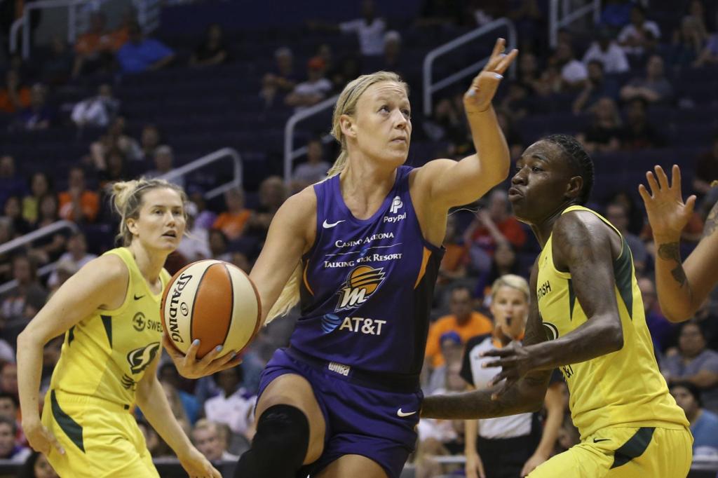 Hochman Sophie Cunningham Finds Life In The Wnba Super Humbling