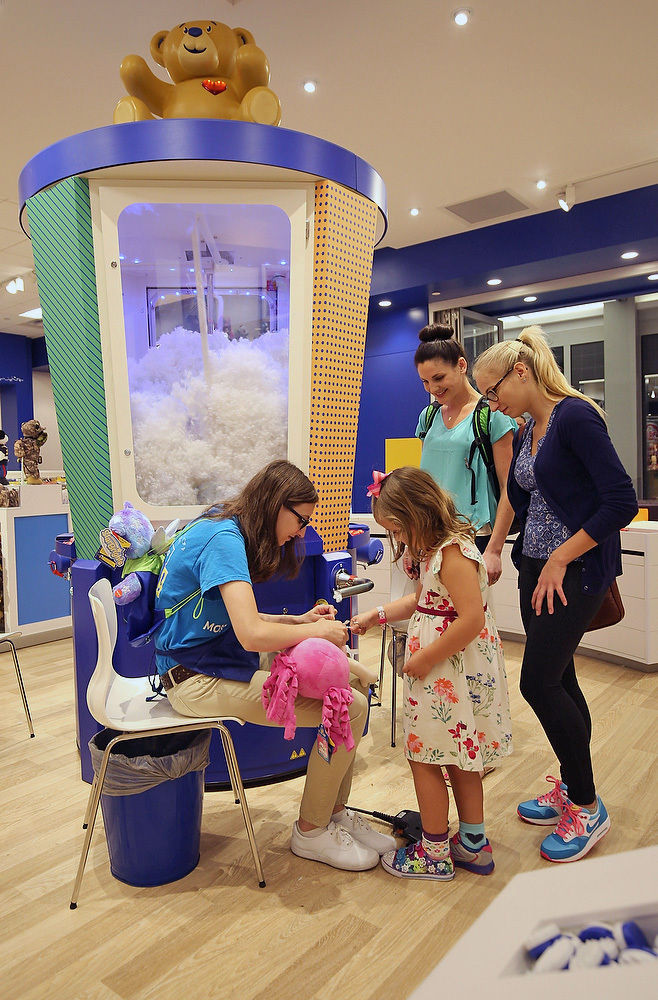 Build-A-Bear unveils new store design at Mall of America ...