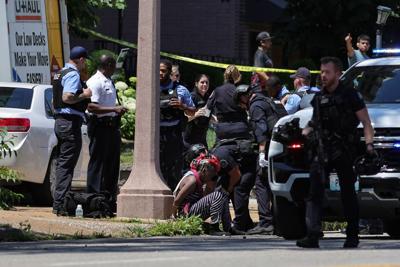 �����Ӱ�ԭ�� police respond to woman barricaded in car near South Grand and Russell