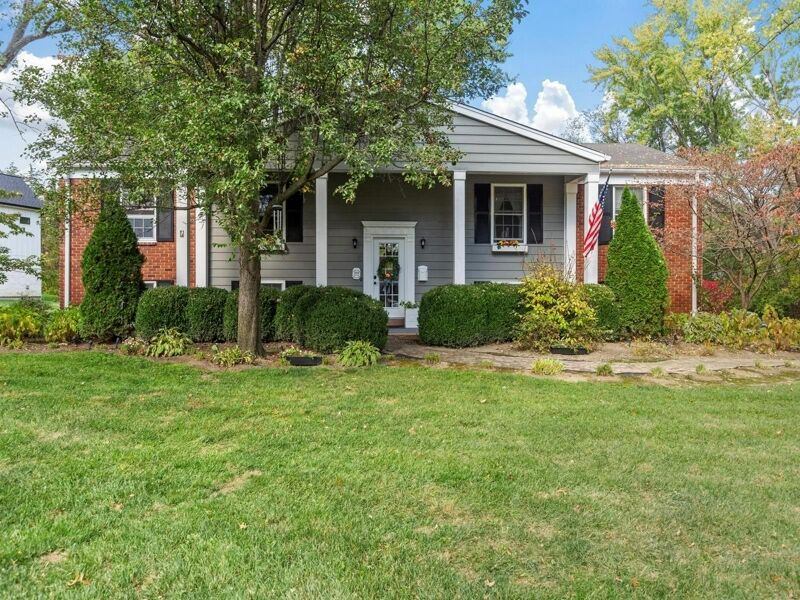 4 Bedroom Home in Des Peres 620,000