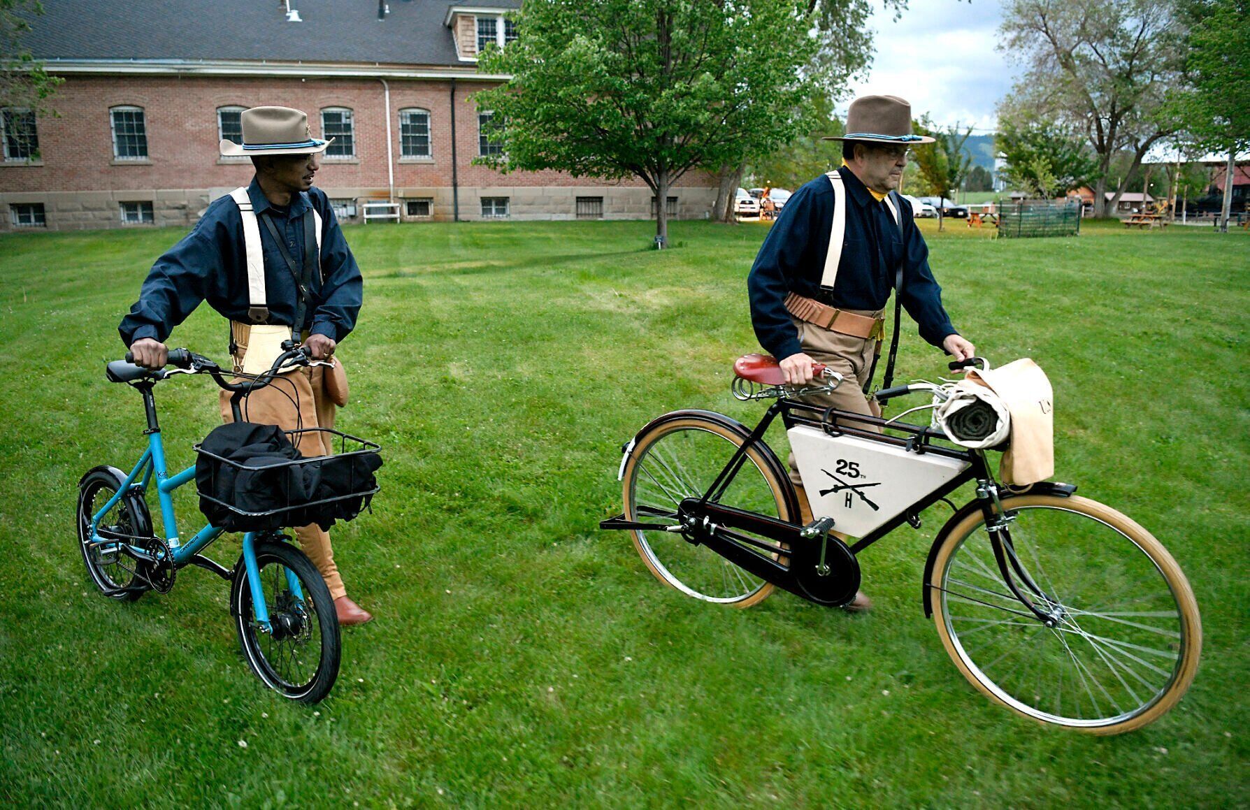Victorian Bobbies & Bicycle  set 