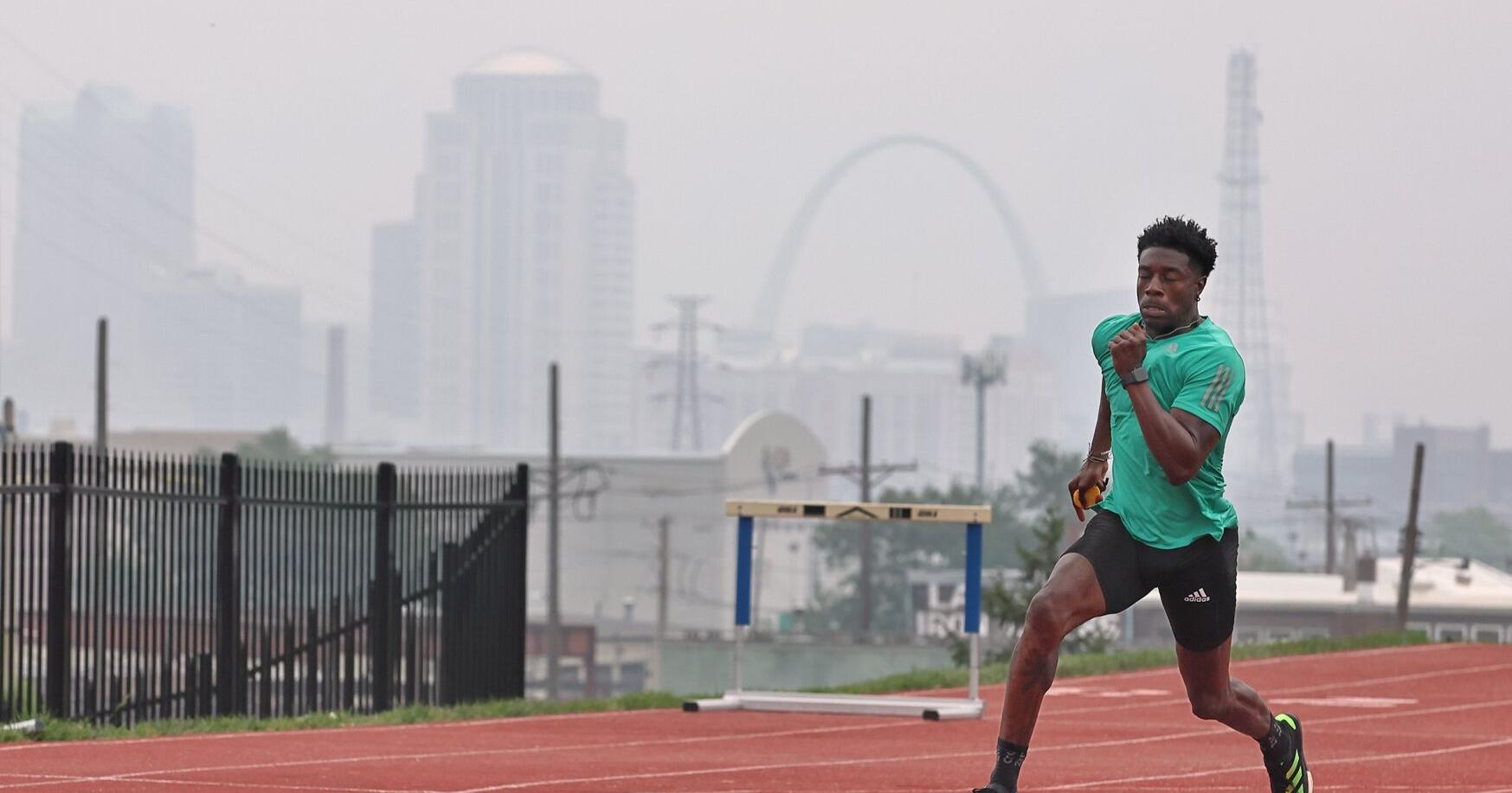 Officials brace for dangerous heat as wildfire smoke moves through St. Louis - Vimarsana News