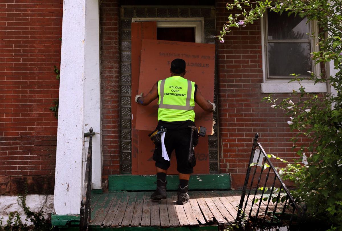 LRA owns the 12,000 St. Louis properties no one wants. And it can&#39;t afford to maintain them ...