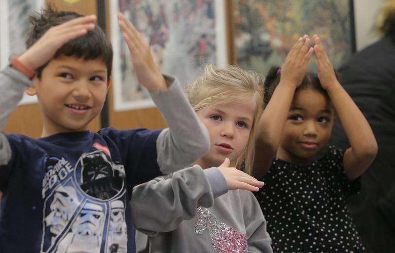 sign-language-club-helps-friends-speak-at-bellerive-elementary