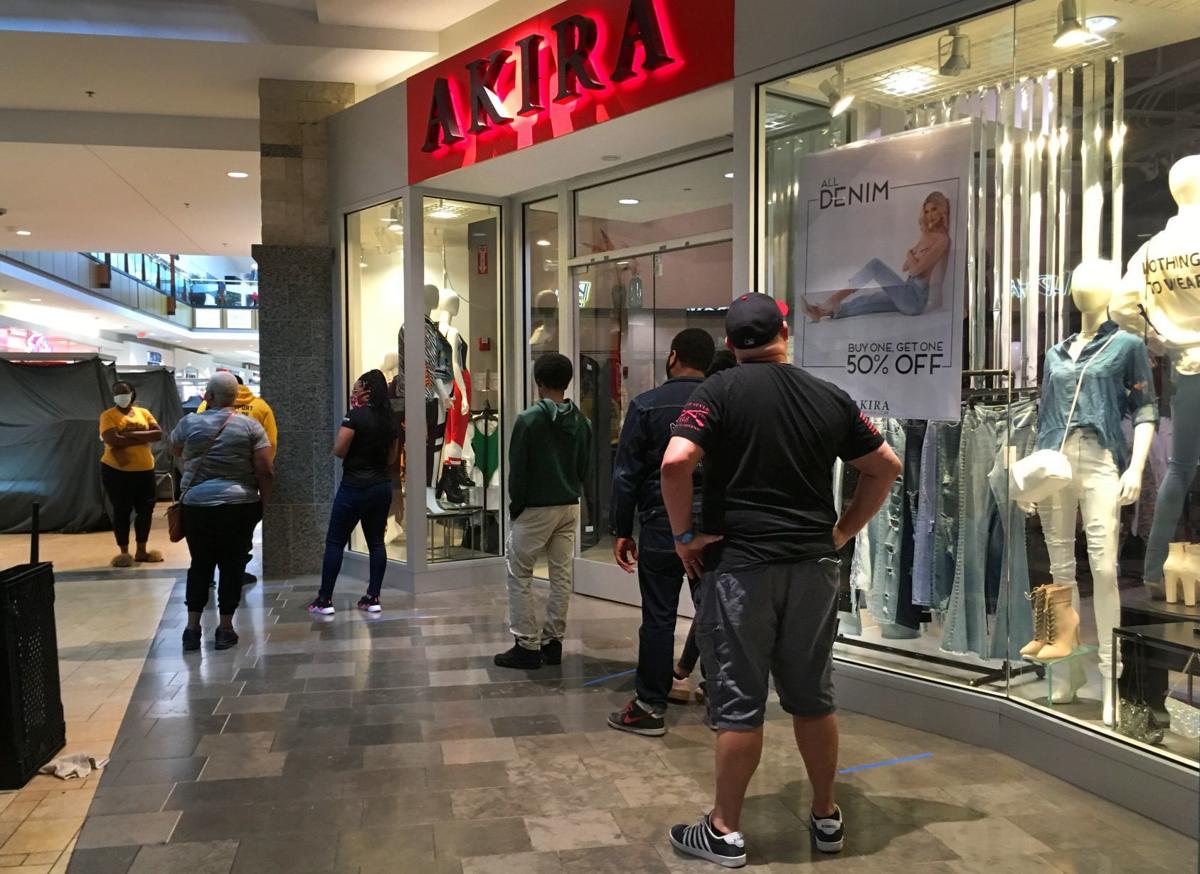 Mall lines, masked customers mark &#39;new normal&#39; as businesses reopen in St. Louis, St. Louis Co ...