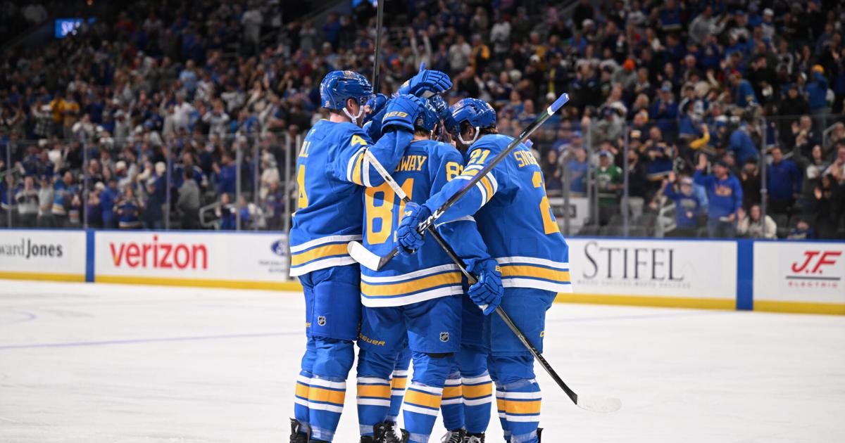 Blues playoff push receives boost with 5-1 win over Maple Leafs