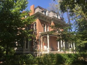 'Haunted' Alton mansion invites public to meet its residents