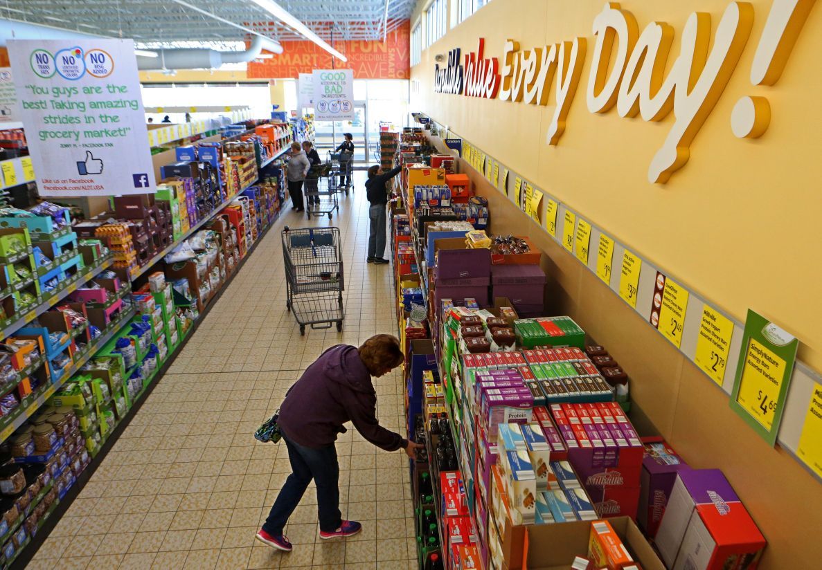 wal mart loses everyday low price edge as aldi opens across us