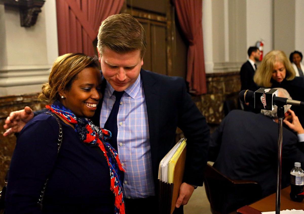 �����Ӱ�ԭ�� Aldermen consider final passage of stadium financing bill