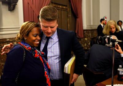 �����Ӱ�ԭ�� Aldermen consider final passage of stadium financing bill