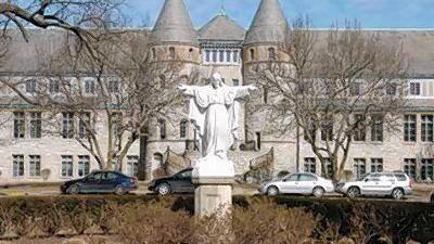 White Villa Duchesne student and parents accuse school of discrimination