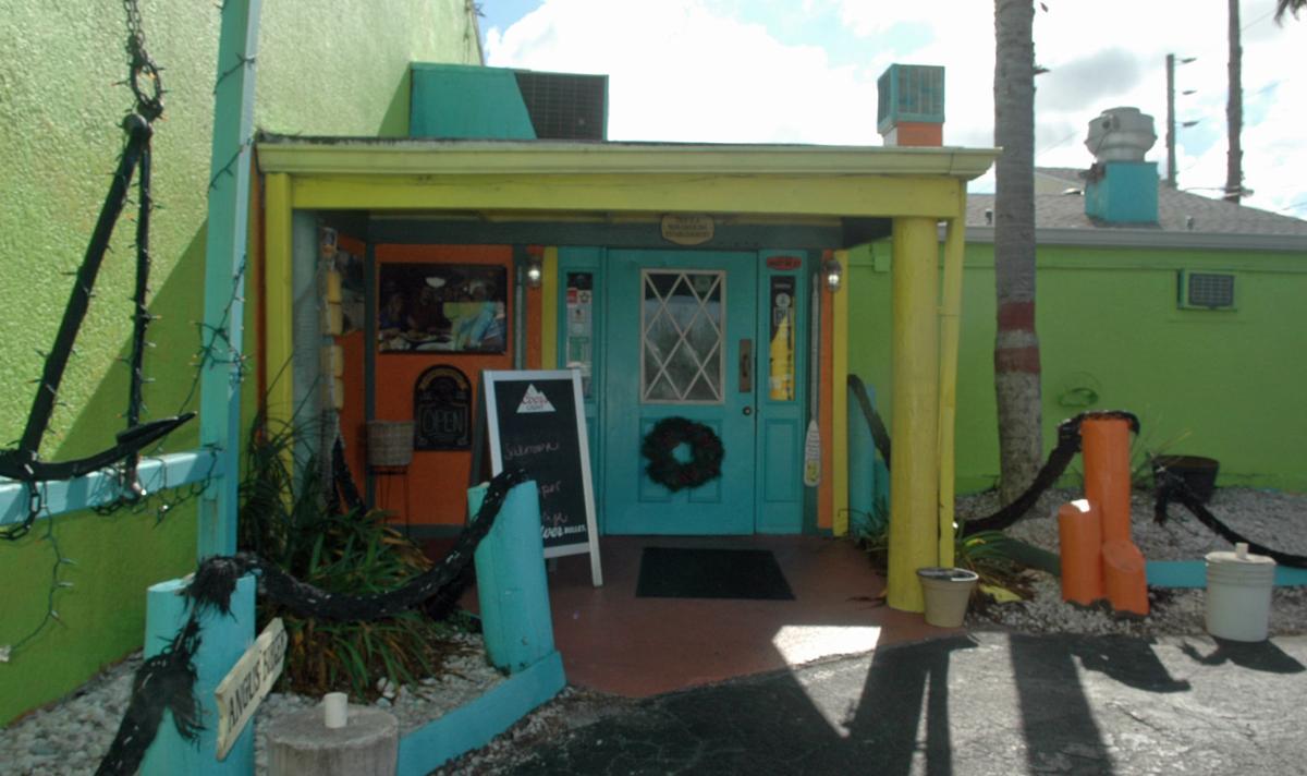 Hernando Beach Bar Restaurant Has Busy Holidays Business Suncoastnews Com