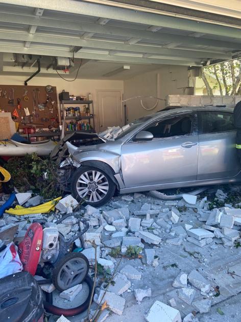 Car Crashes Into House In Land O Lakes Crime Crashes Fires Suncoastnewscom