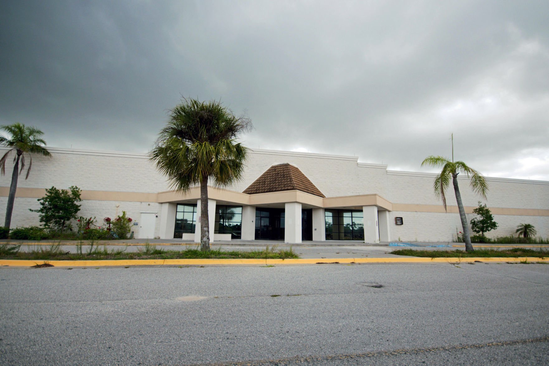 hollister gulf view square mall