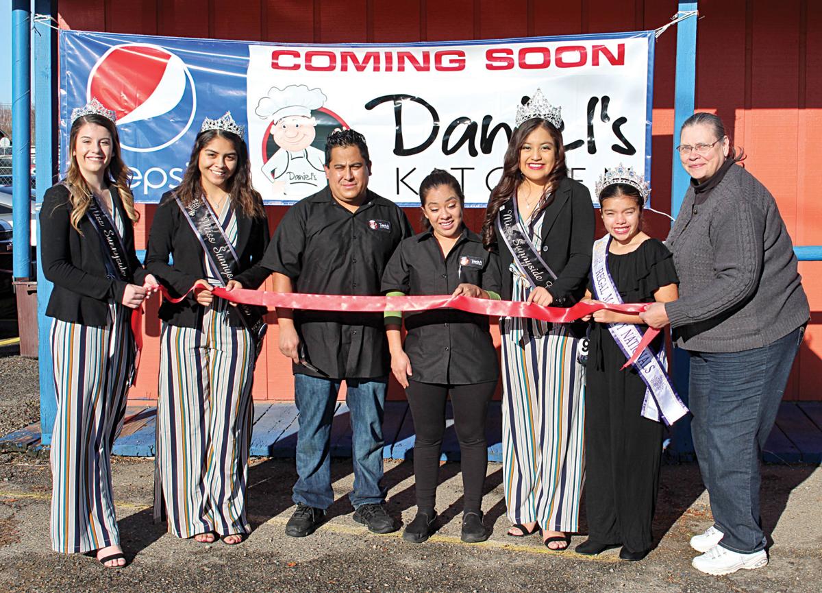 Community Welcomes New Family Restaurant Business Sunnysidesun Com