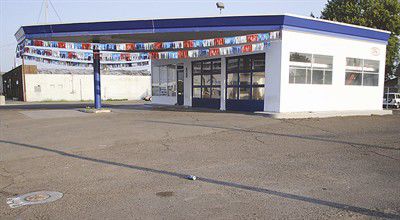 Tom Denchel Ford closes in Sunnyside | Archive 