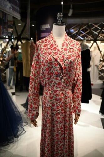 Princess Diana's dresses on display in Hong Kong ahead of auction ...