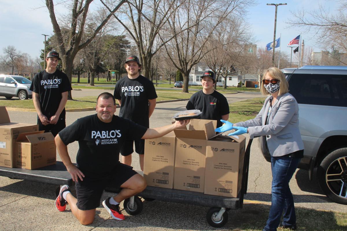 Pablo S In Shakopee Delivers 200 Meals To Prison Workers Shakopee News Swnewsmedia Com