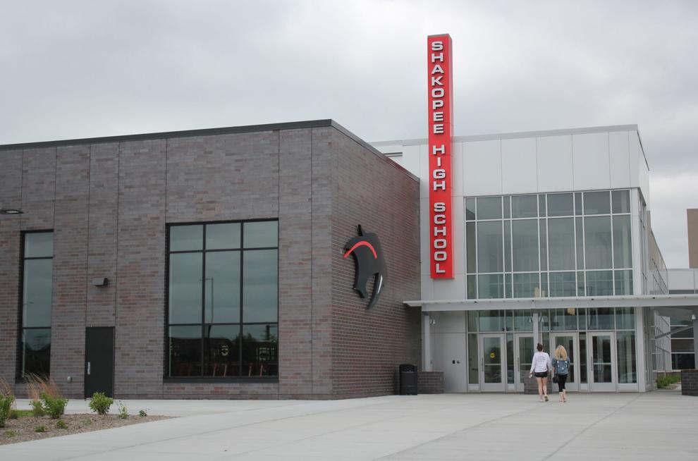 Police clear area of Shakopee High School after student brings fake