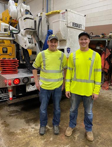 chaska-electric-workers-aid-during-the-blue-blizzard-chaska