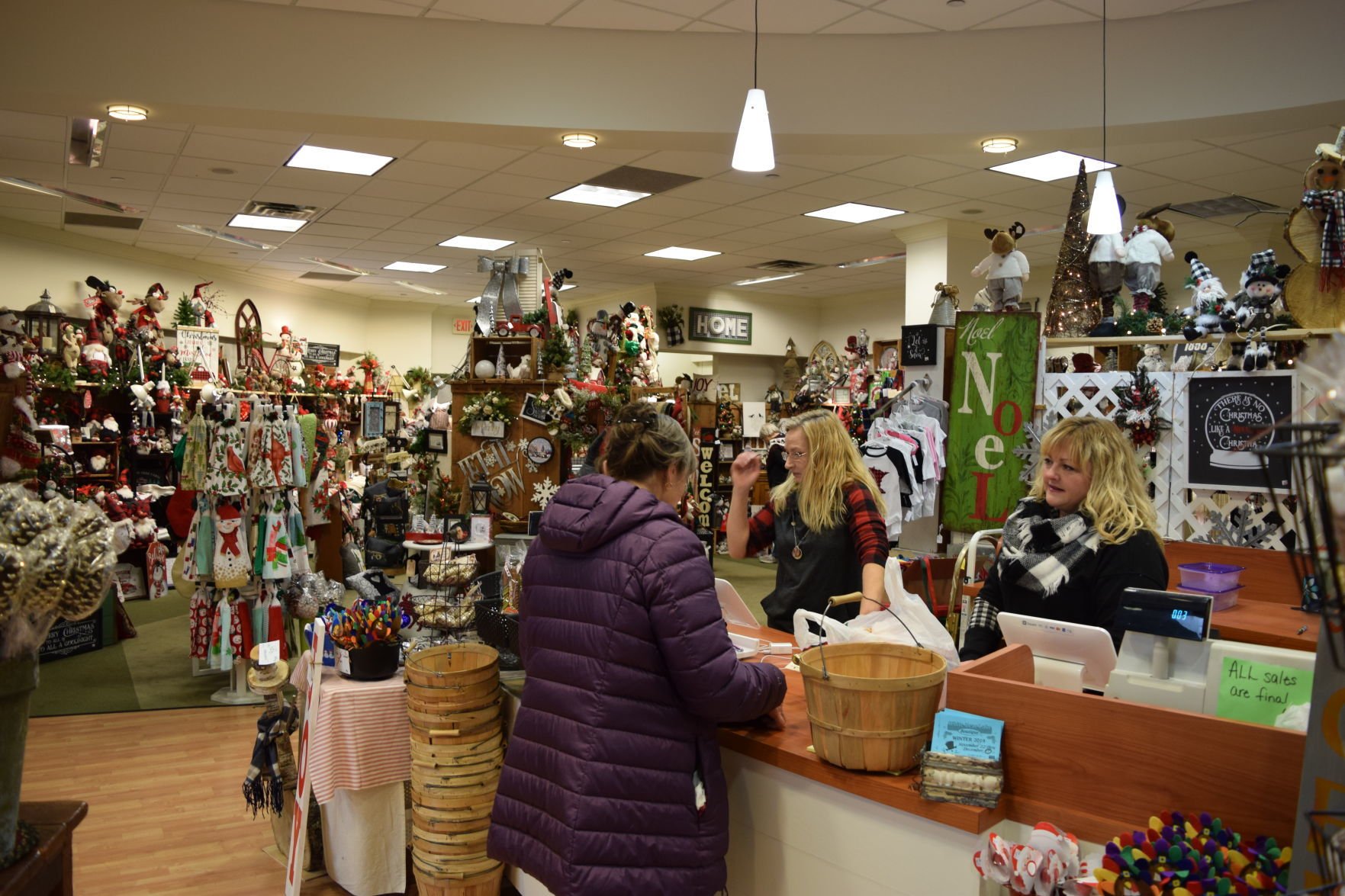 Retailers at Eden Prairie Center gear up for holiday shopping