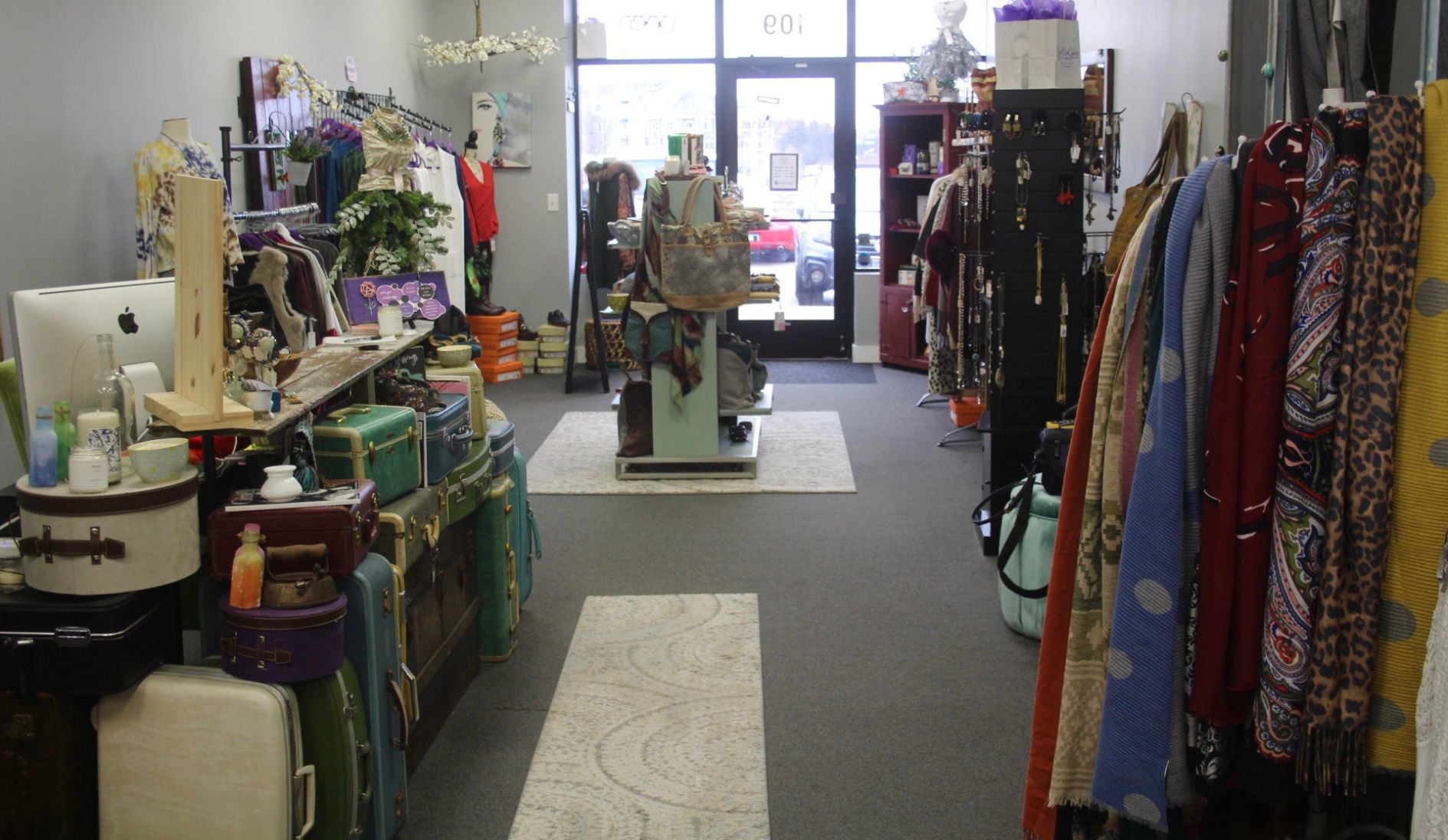 The inside of Bella Gina Boutique swnewsmedia