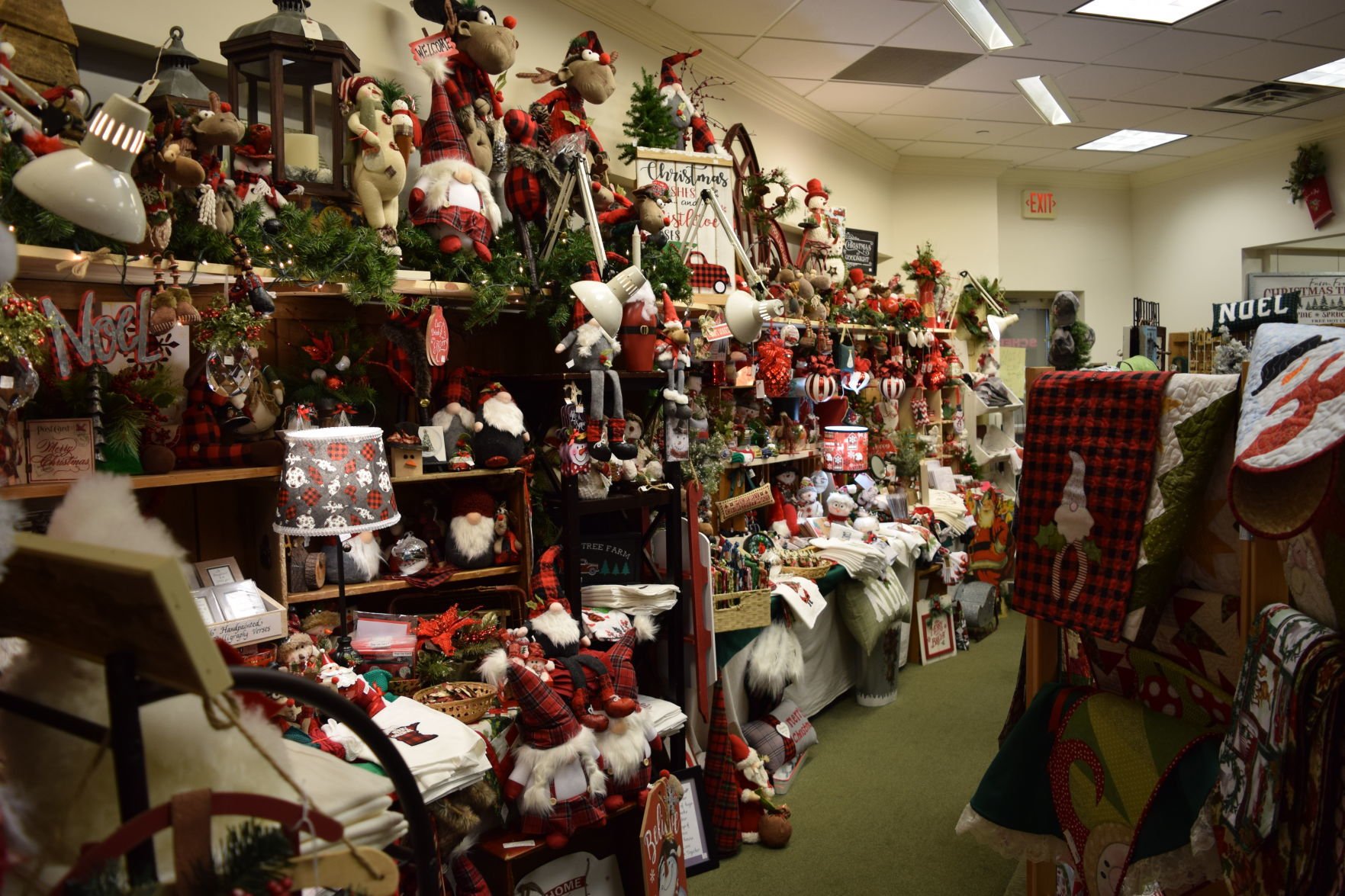 Retailers at Eden Prairie Center gear up for holiday shopping