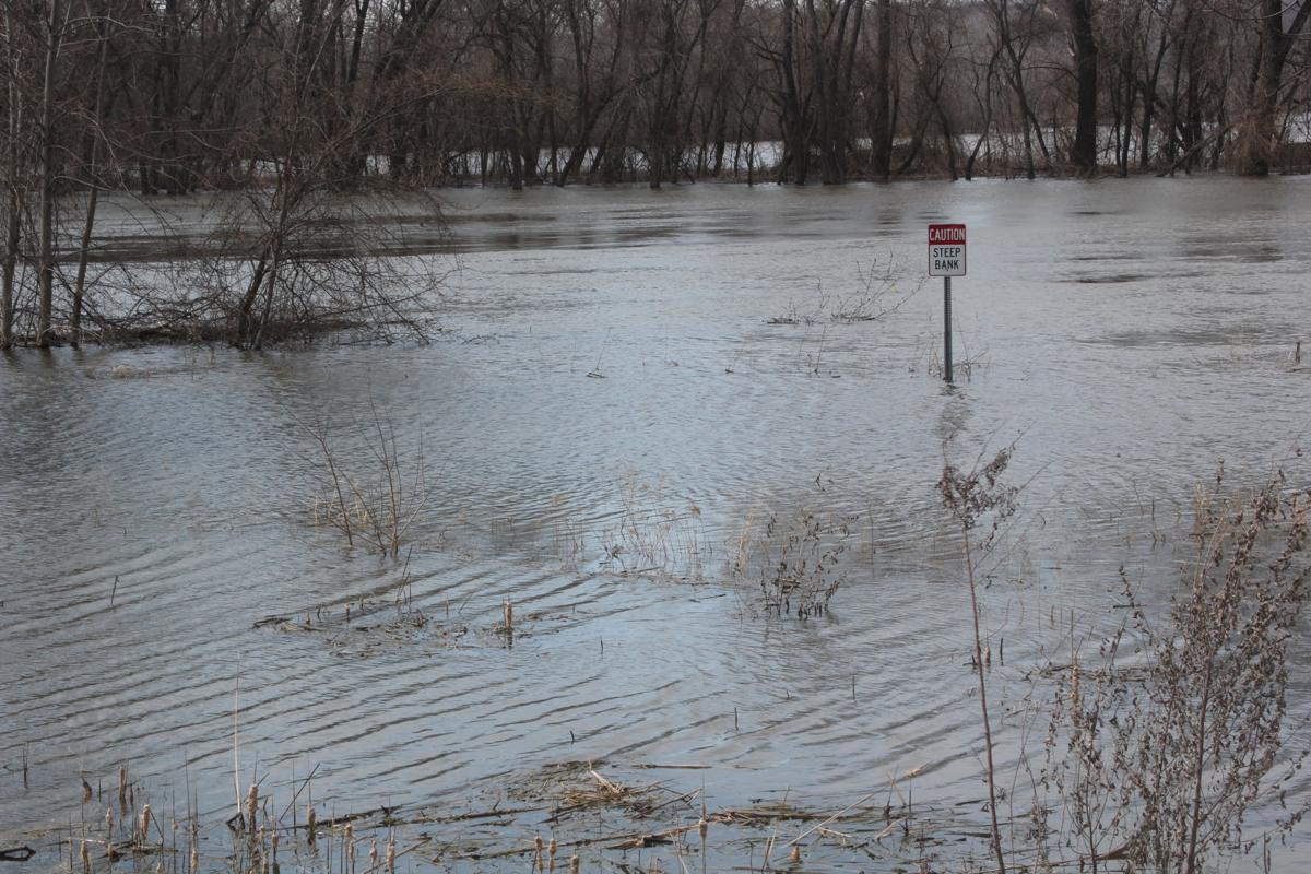 Experts say Minnesota River flooding could cause damage to Shakopee