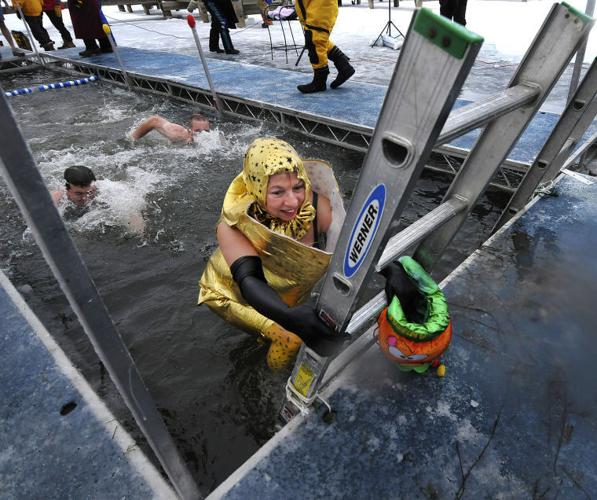 Hundreds take plunge into frigid Lake Minnetonka on New Year's Day