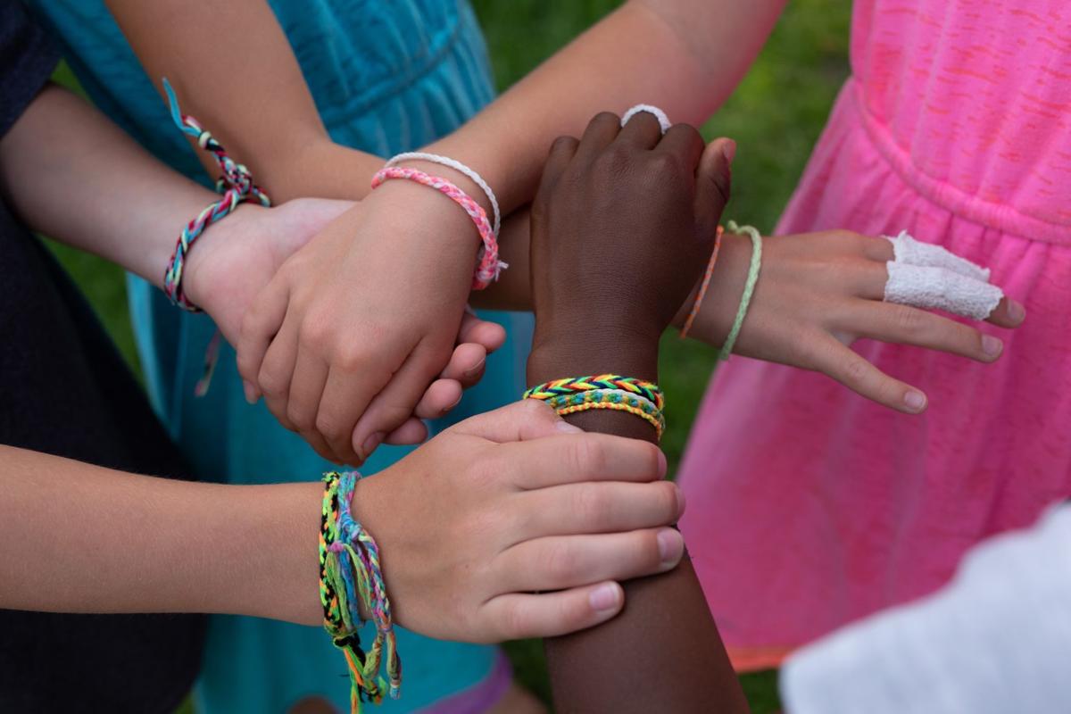 7-year-old goes viral after trading friendship bracelets with MSP