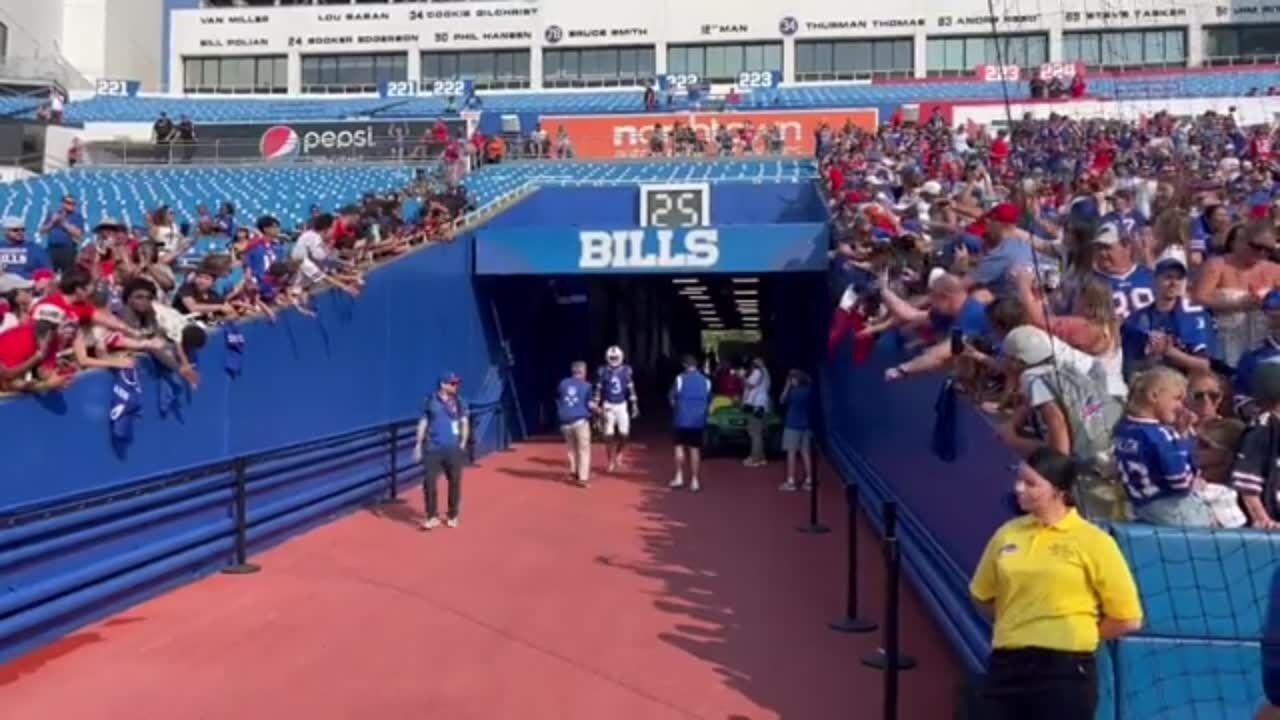 Damar Hamlin returns to the field at Highmark Stadium