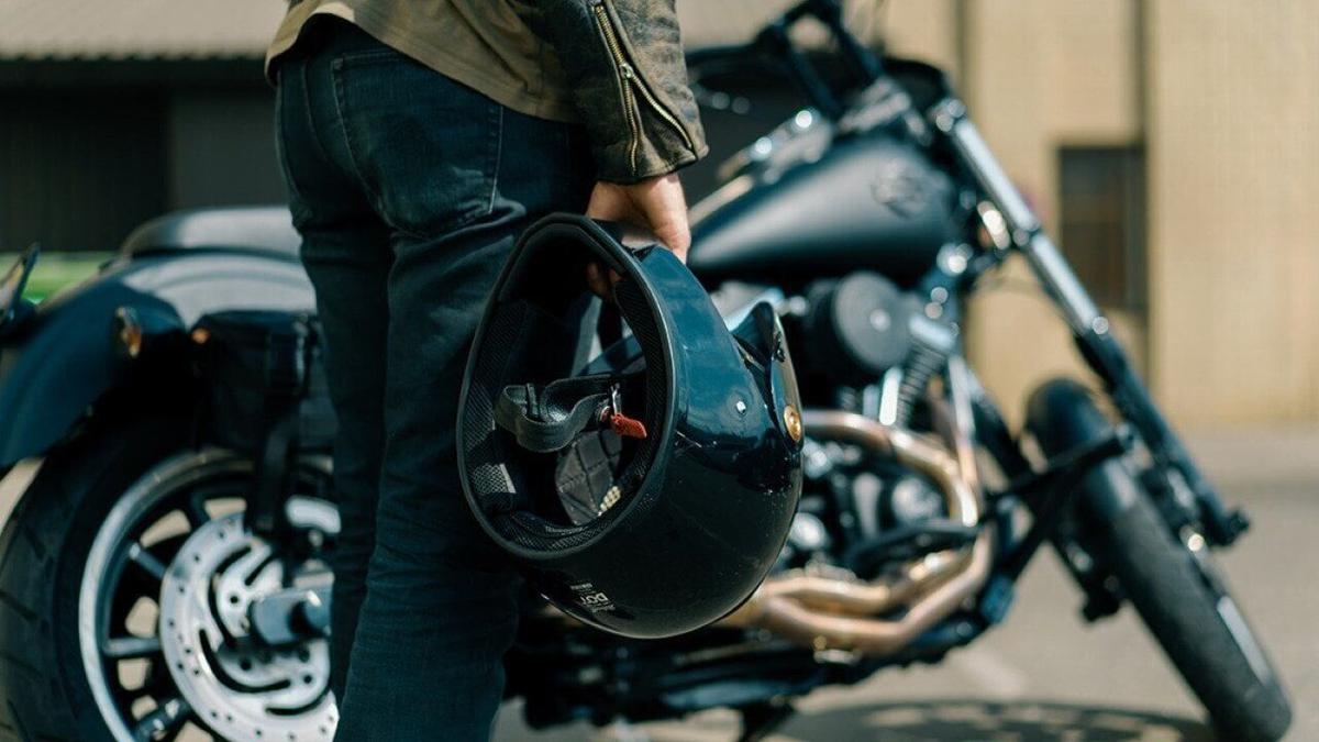 Motorcycle insurance and state helmet laws: A 50‑state overview