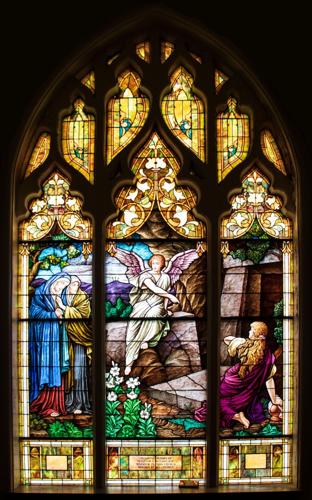 050226-smy-news-main-StainedGlass-p1.jpg