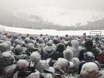 DQtHaguWkAA4TIG bills snow new era field (copy)