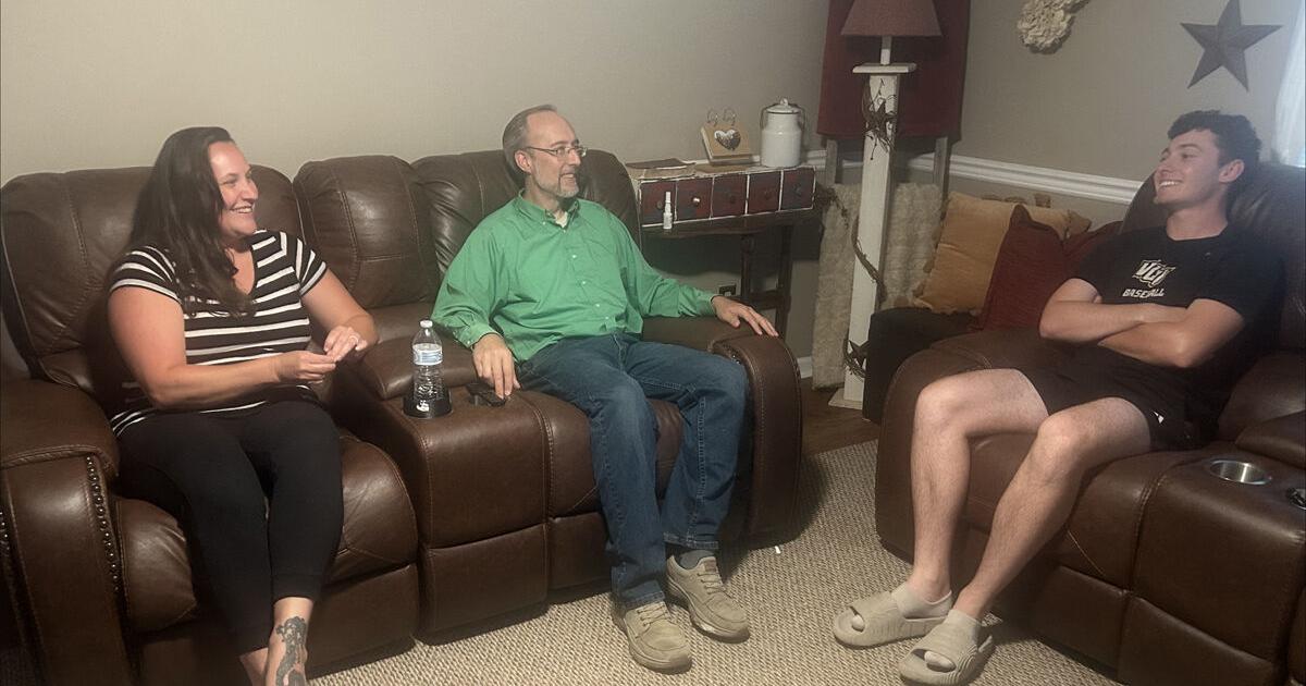Host families open homes for Marion's baseball team, individual players