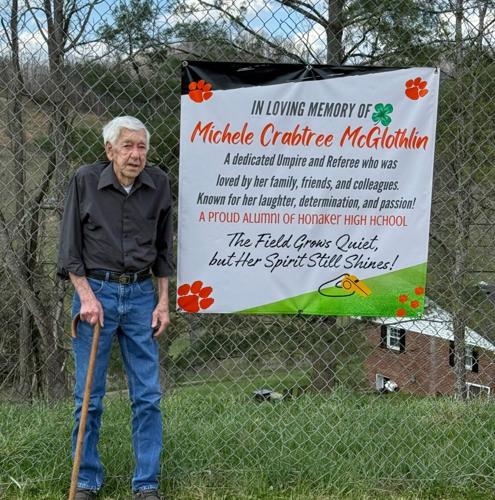 Softball team honors the life of deceased umpire