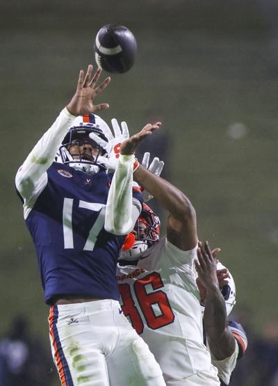 101026-cdp-sports-uvafb-cuse-2h-17.JPG